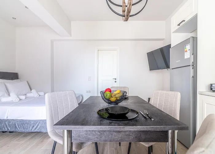 Elegant Suite 1 Near The Beach