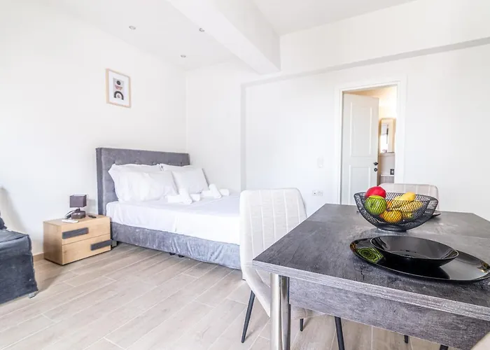 Elegant Suite 1 Near The Beach